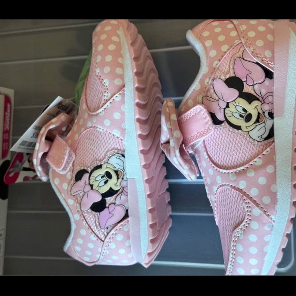 NWT and box Pink Polka Dot Minnie Kids Shoes